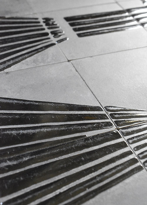 Bas-relief Noir de Roger Capron