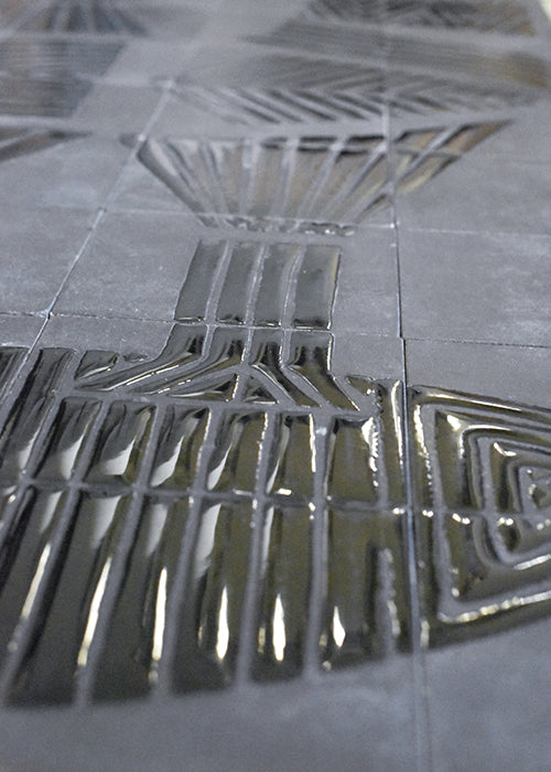 Bas-relief Noir de Roger Capron